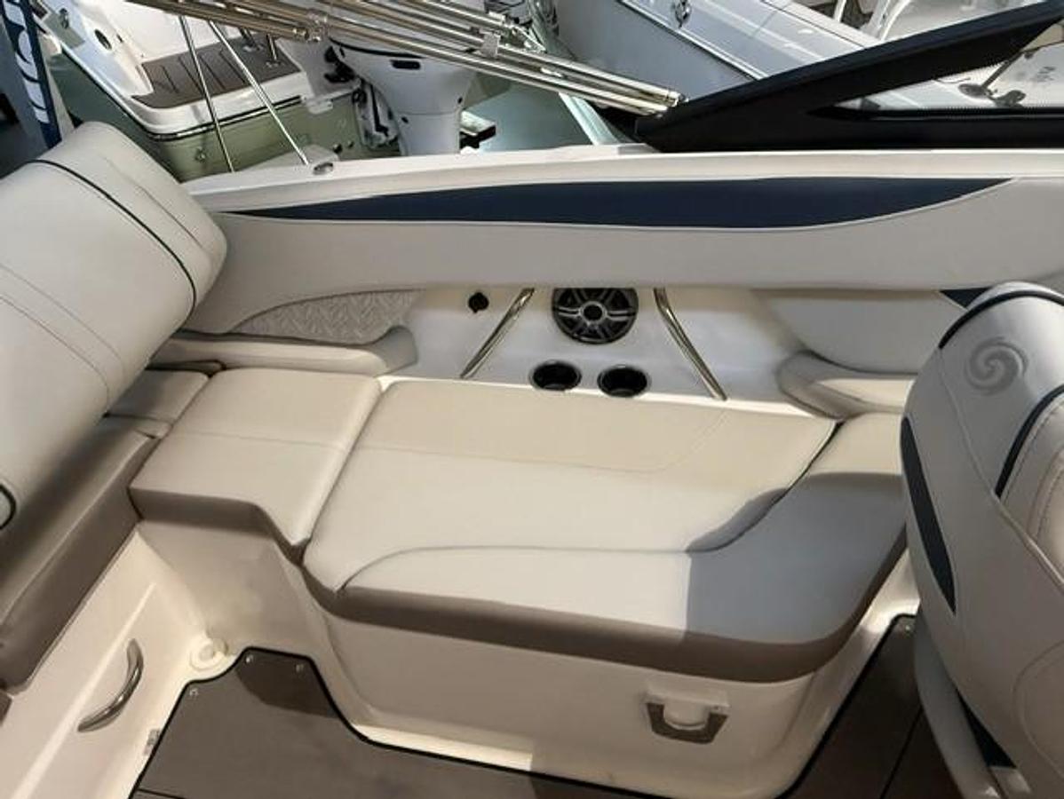 2026 Hurricane SunDeck 2600 OB