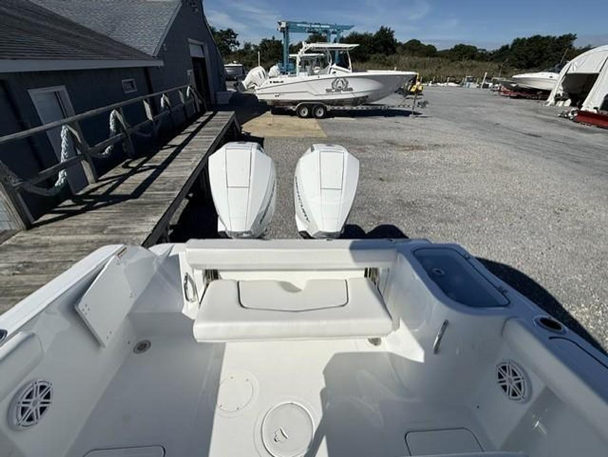 2027 Wellcraft 243 XB