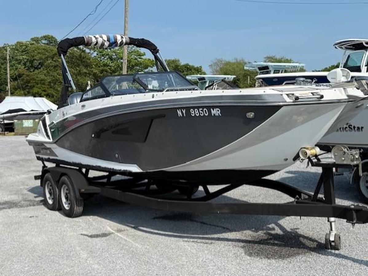 Used 2021 Glastron GTD 240