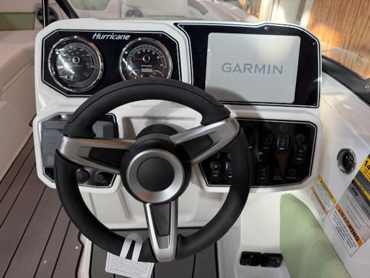 2026 Hurricane SunDeck 2050 OB