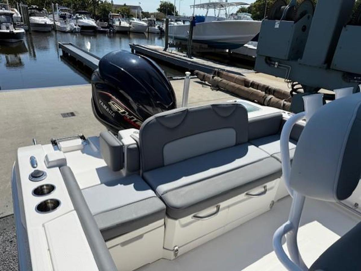 2023 NauticStar 242L Offshore