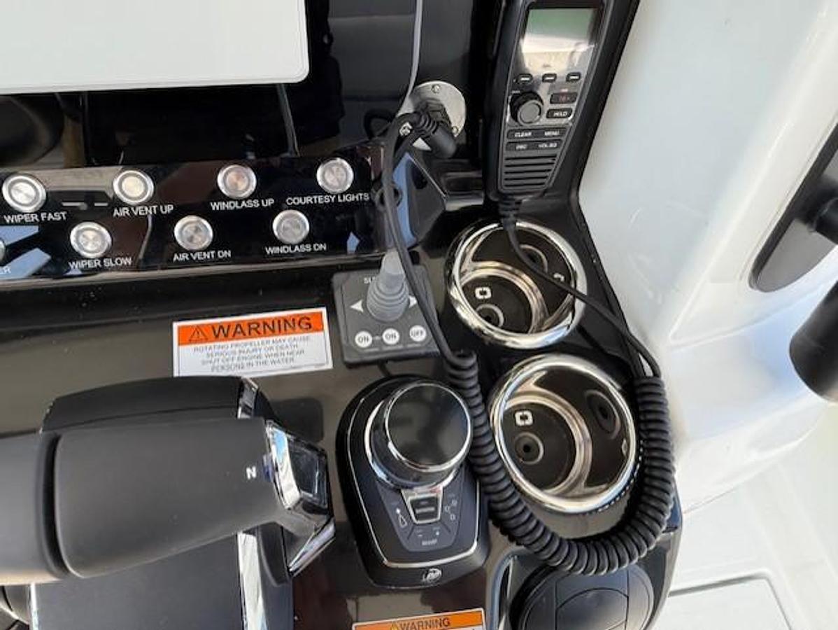 2026 Wellcraft 38 T-Top