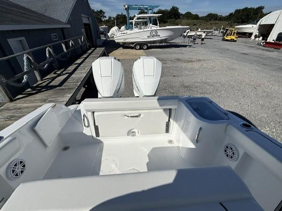 2027 Wellcraft 243 XB