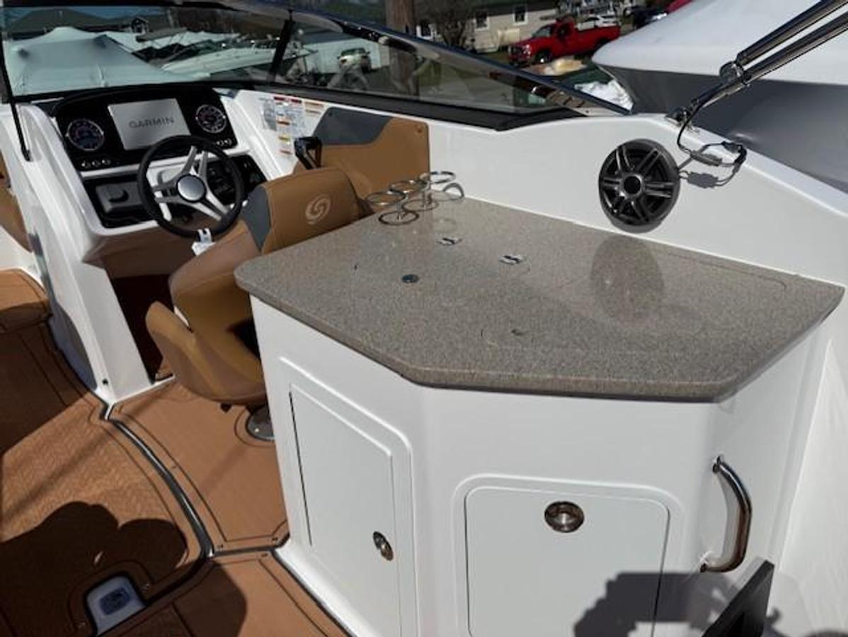 2026 Hurricane SunDeck 2690 OB
