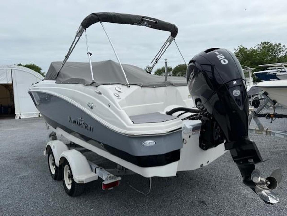 2023 NauticStar 223 DC