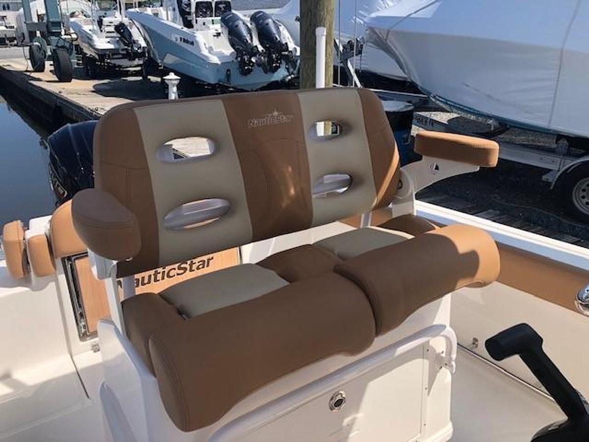 2023 NauticStar 24 XS