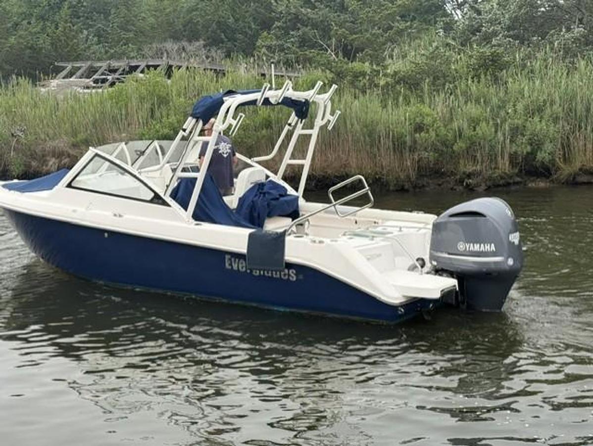 Used 2012 Everglades 230 DC