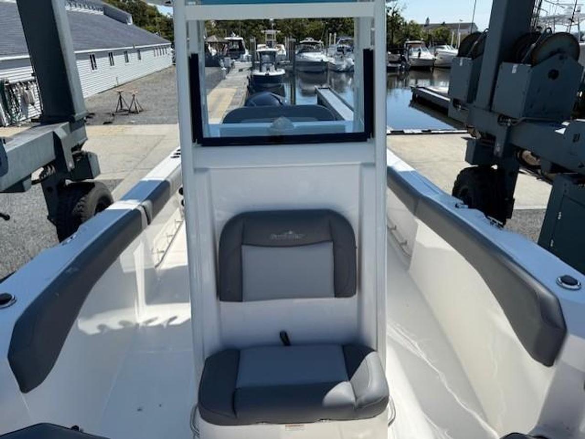 2023 NauticStar 242L Offshore