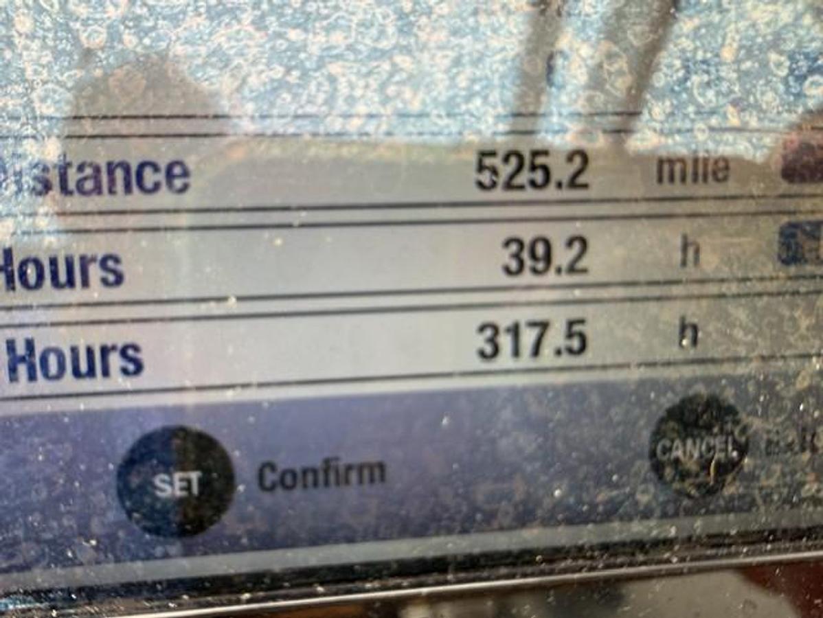 Used 2012 Everglades 230 DC