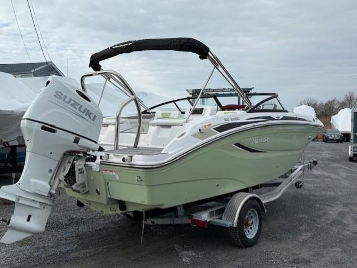 2026 Hurricane SunDeck 2050 OB