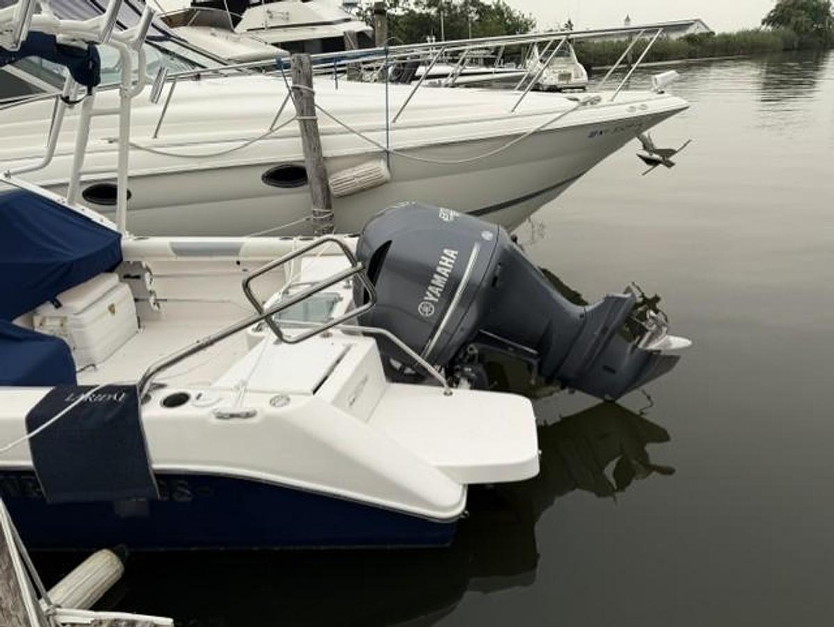 Used 2012 Everglades 230 DC