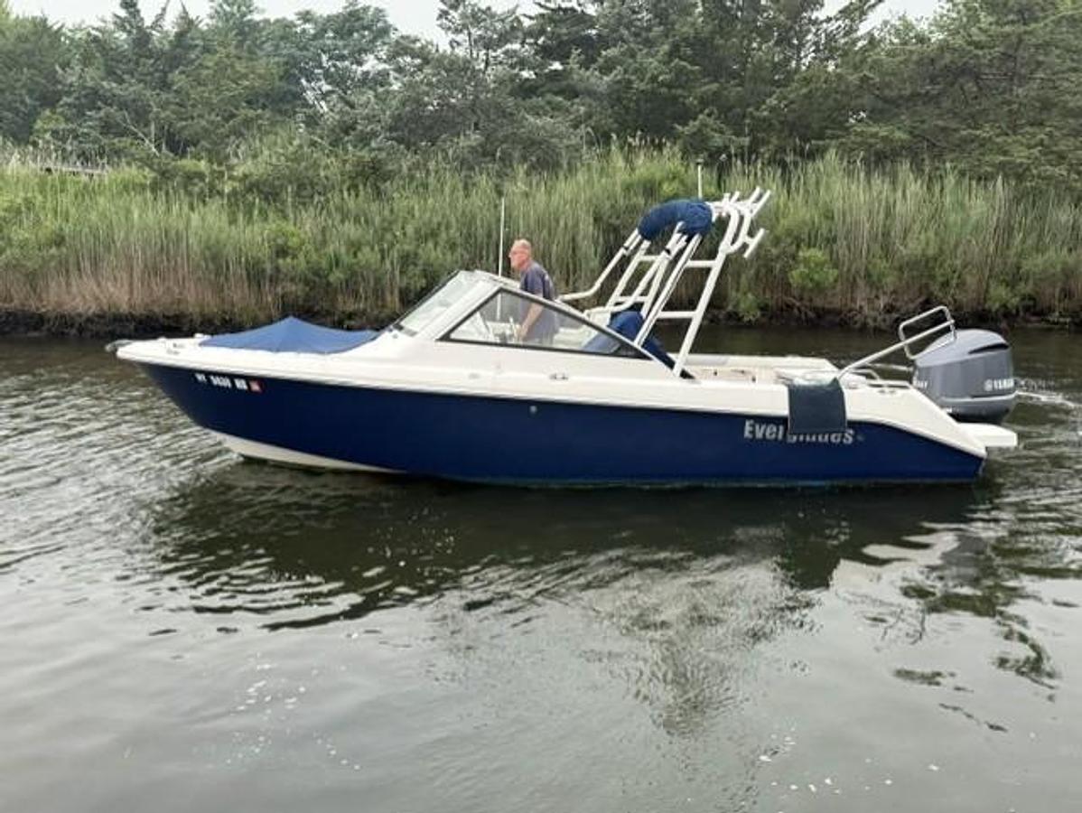 Used 2012 Everglades 230 DC