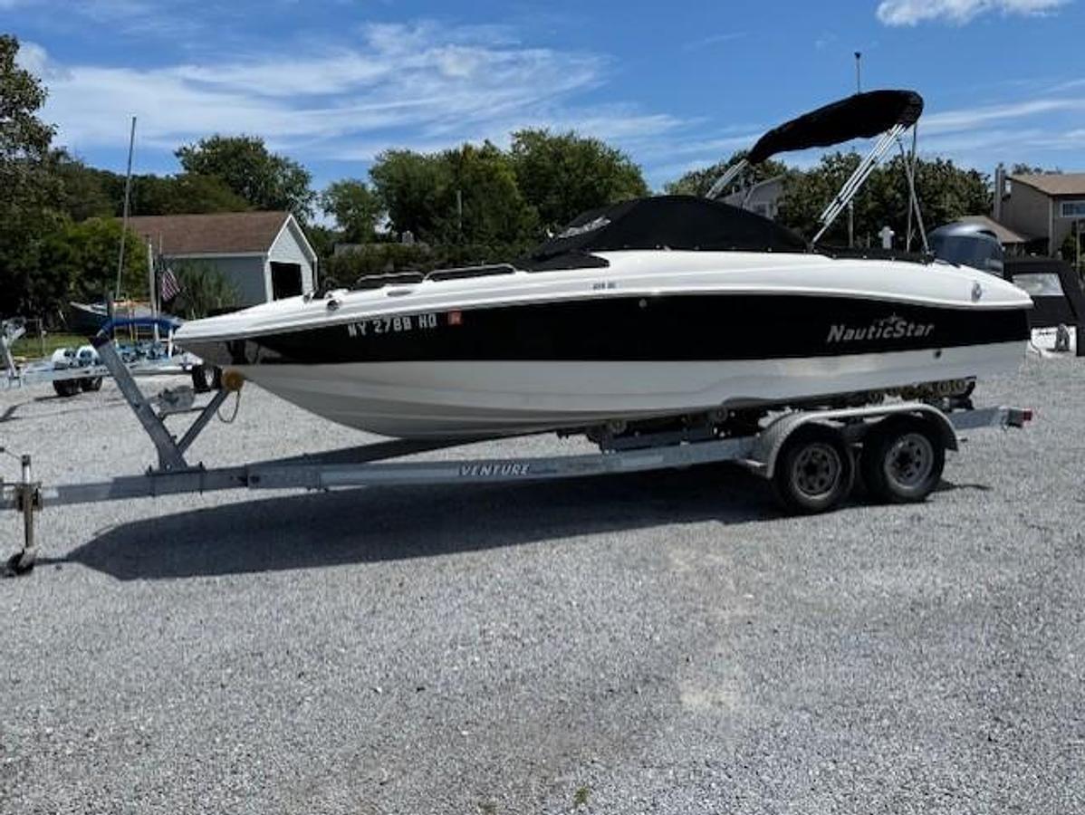 Used 2017 NauticStar 203 DC Sport Deck Boat