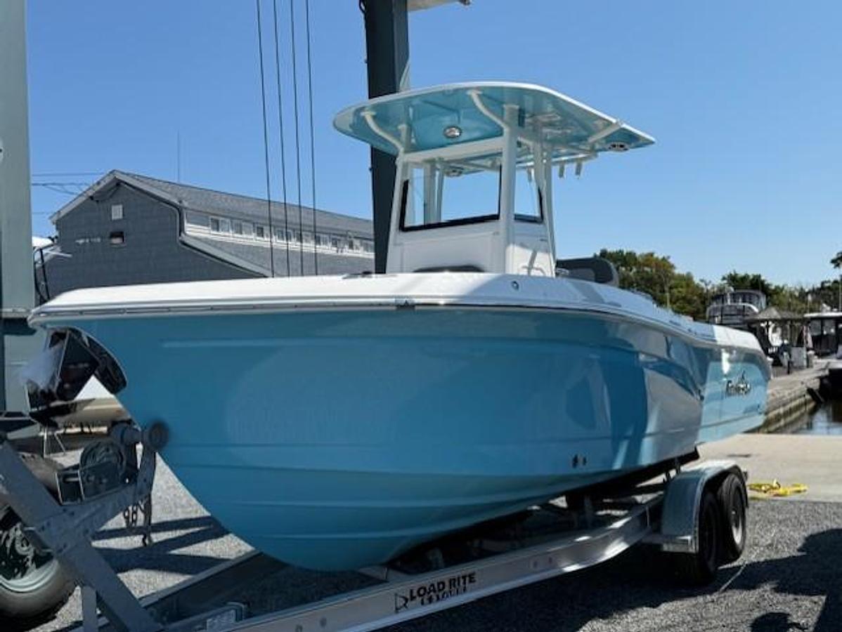 2023 NauticStar 242L Offshore