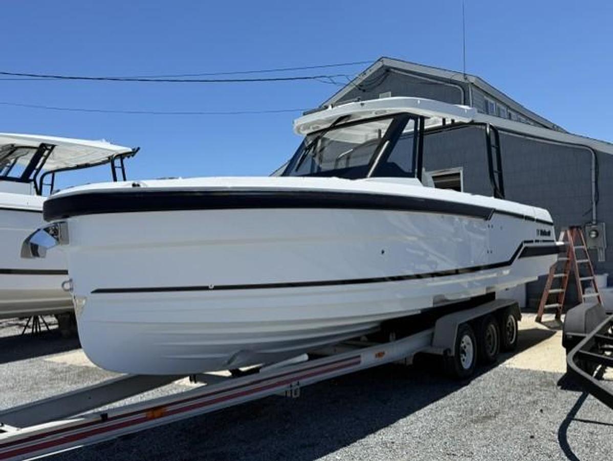 2027 Wellcraft 28 T-Top - Lounge