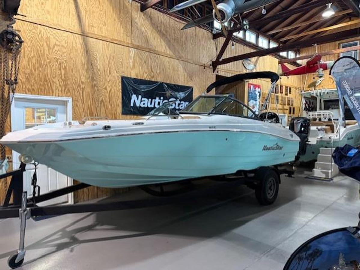 2023 NauticStar 203 DC Sport Deck Boat