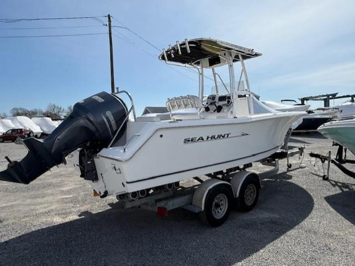 Used 2012 Sea Hunt Triton 225