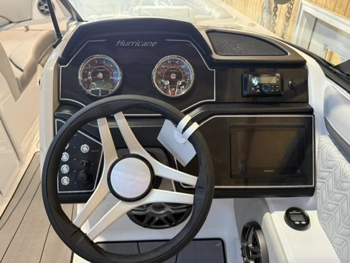 2026 Hurricane SunDeck 2600 OB