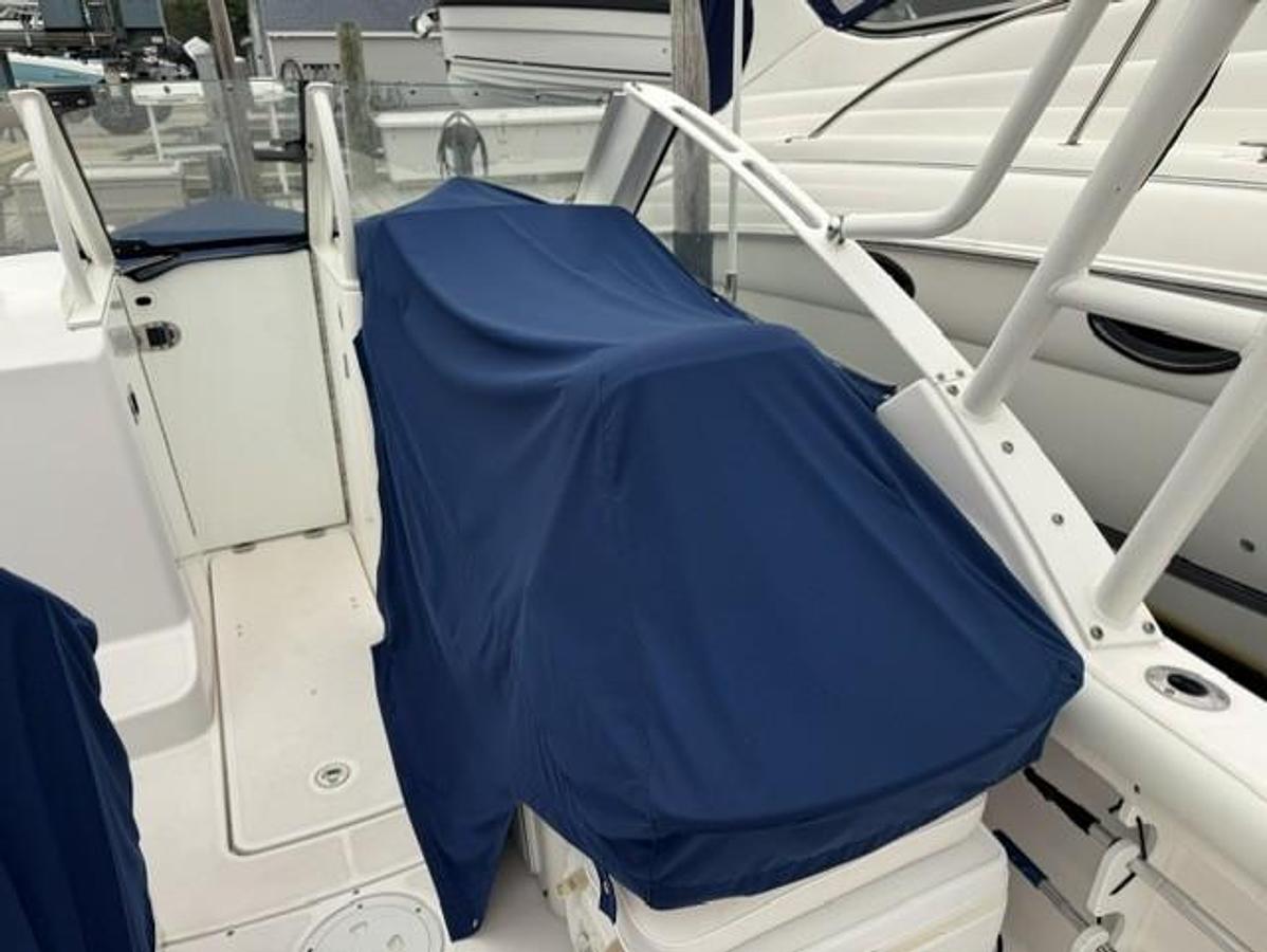 Used 2012 Everglades 230 DC