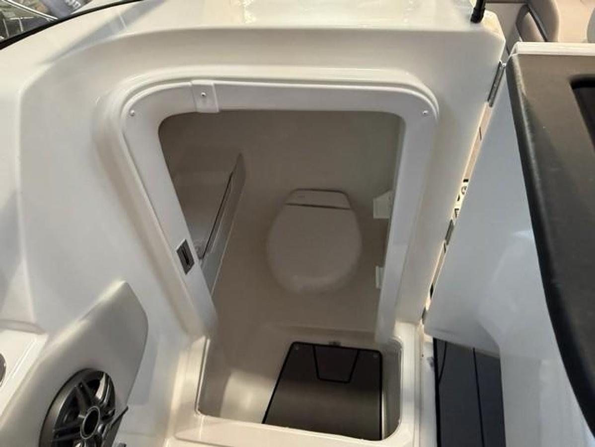 2026 Hurricane SunDeck 2600 OB