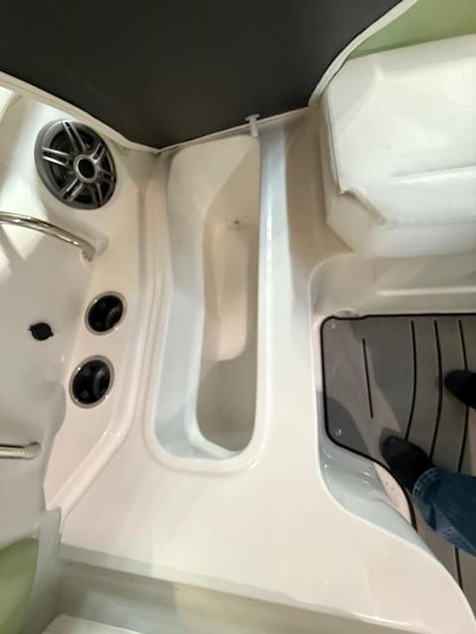 2026 Hurricane SunDeck 2050 OB