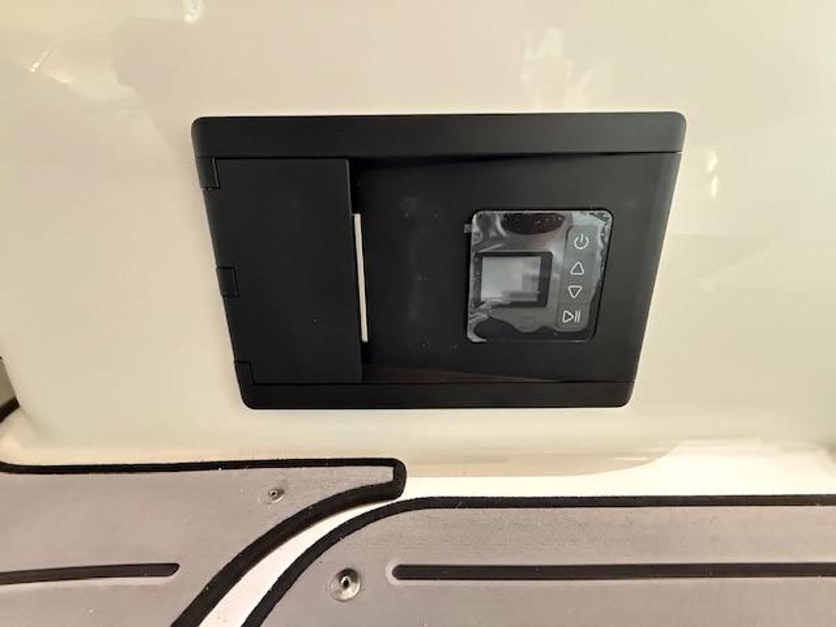 2026 Hurricane SunDeck 2050 OB