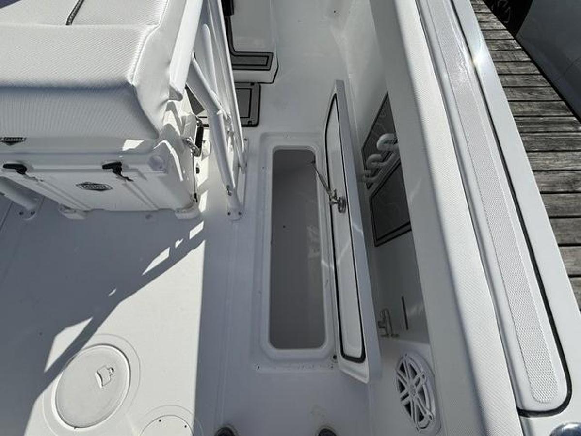 2027 Wellcraft 243 XB