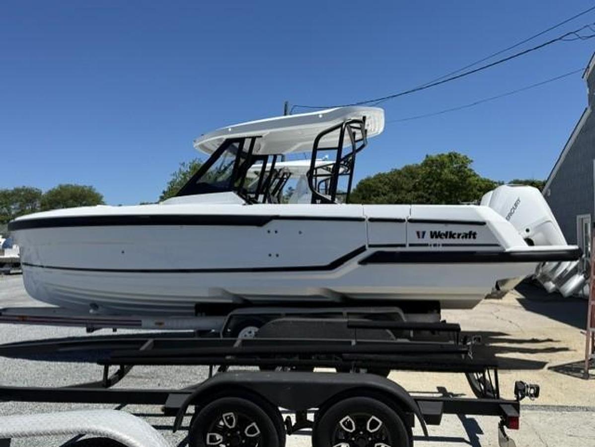 2027 Wellcraft 28 T-Top - Lounge