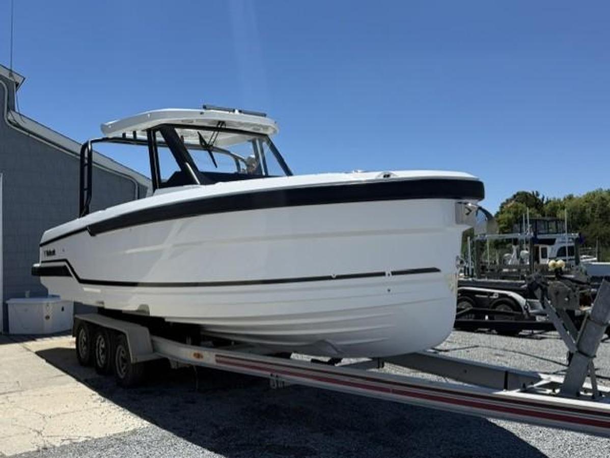 2027 Wellcraft 28 T-Top - Lounge