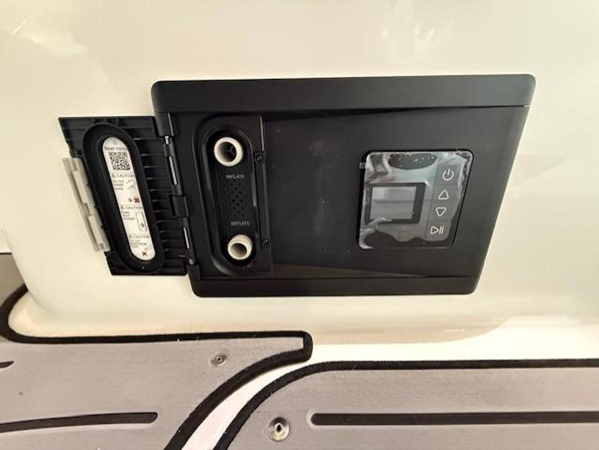 2026 Hurricane SunDeck 2050 OB