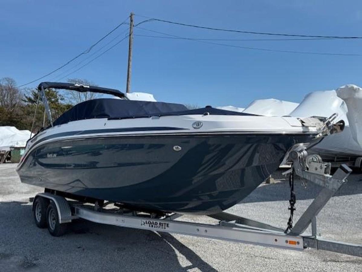 2026 Hurricane SunDeck 2600 OB