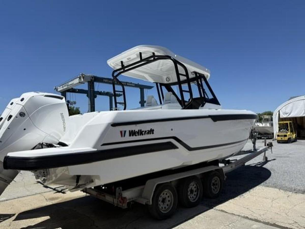 2027 Wellcraft 28 T-Top - Lounge