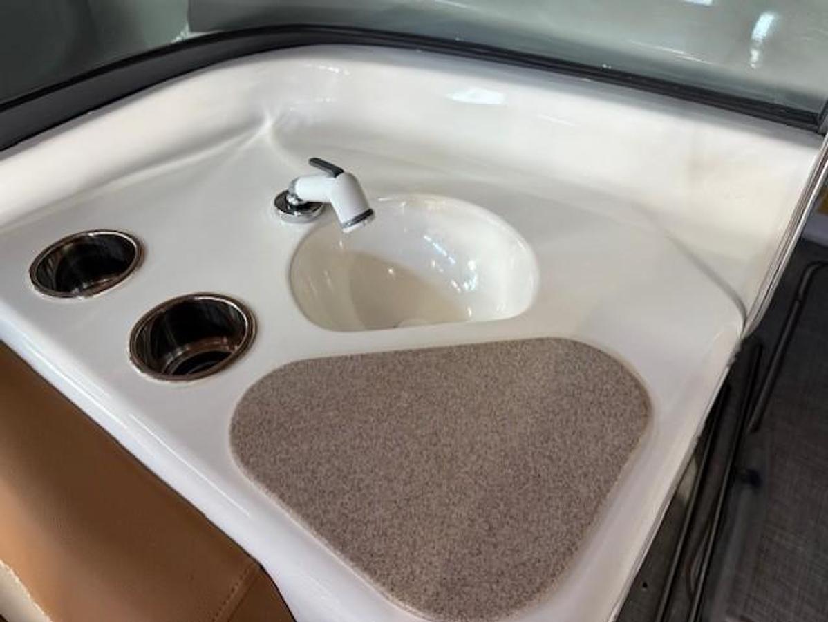 2023 NauticStar 203 DC Sport Deck Boat