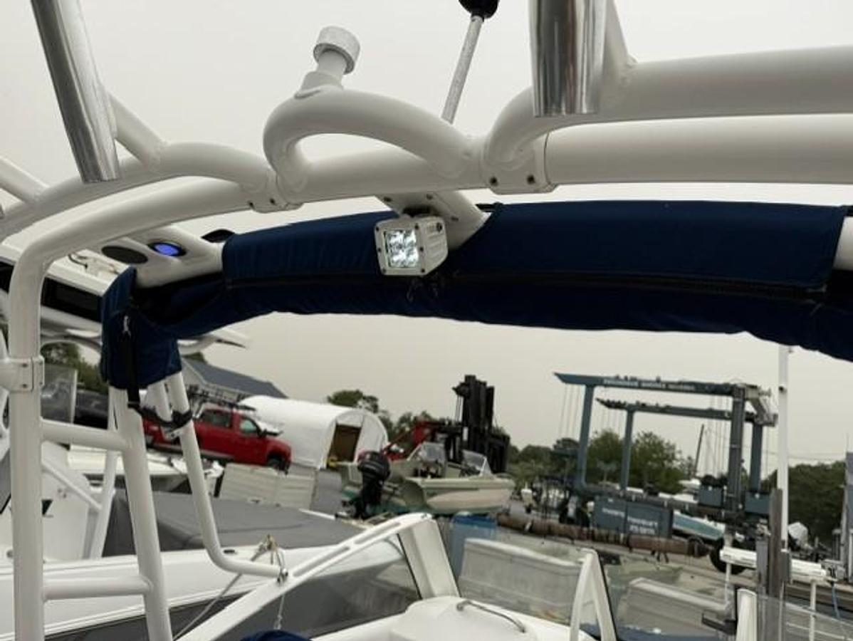Used 2012 Everglades 230 DC