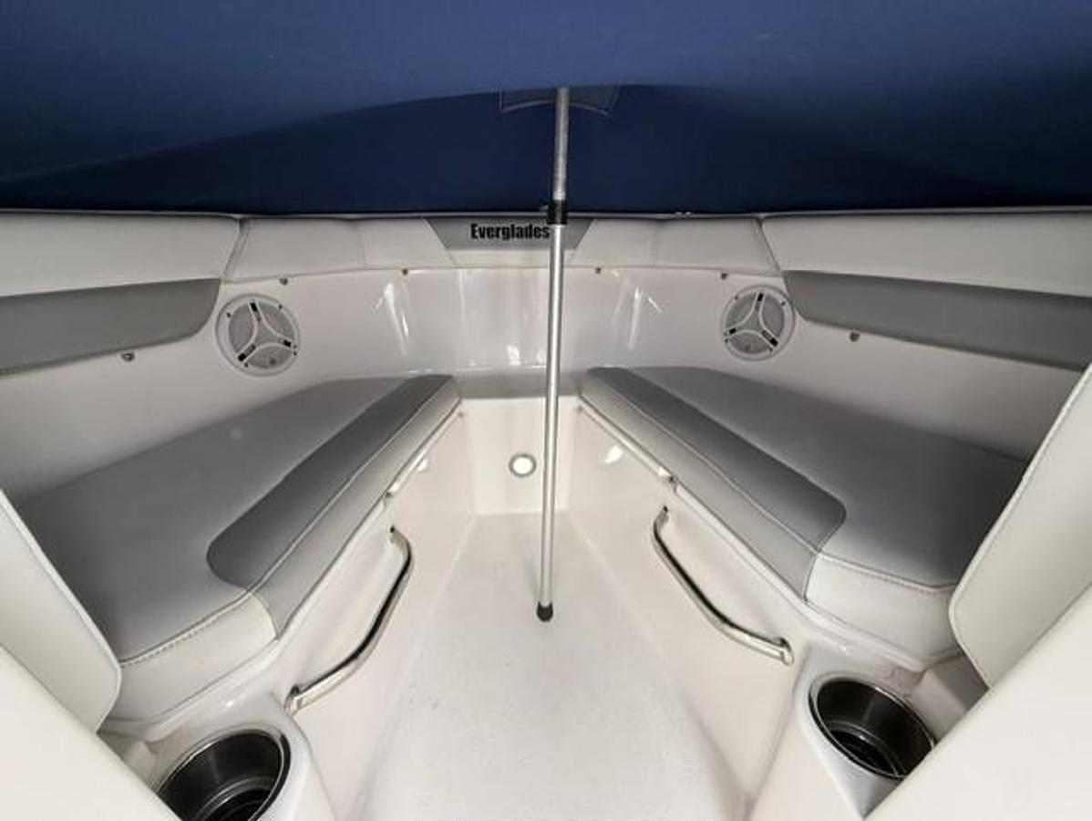 Used 2012 Everglades 230 DC