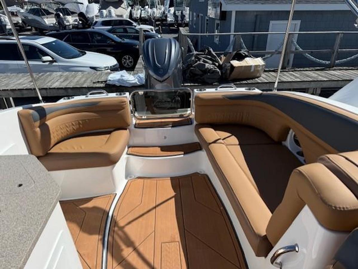 2026 Hurricane SunDeck 2690 OB