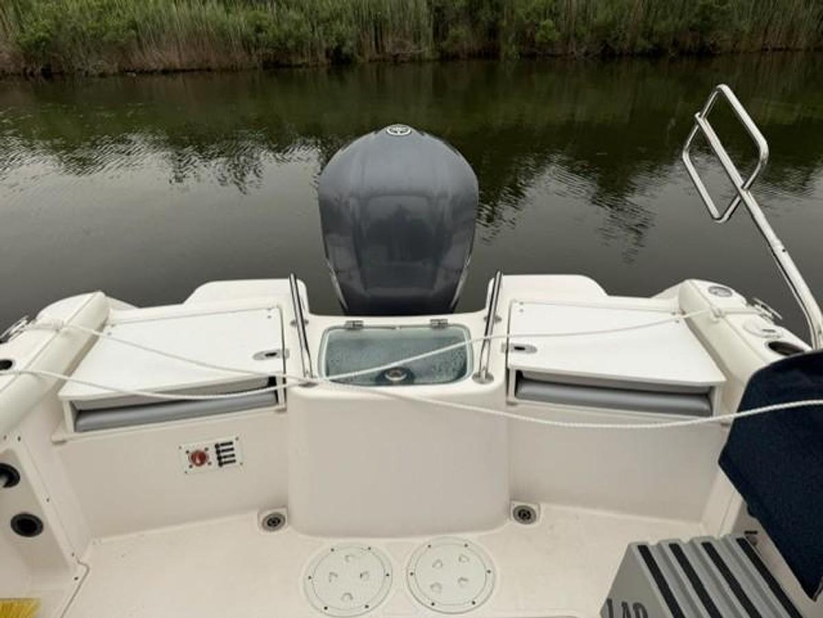 Used 2012 Everglades 230 DC
