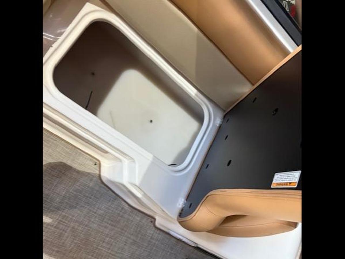 2023 NauticStar 203 DC Sport Deck Boat