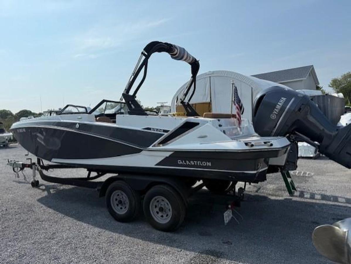 Used 2021 Glastron GTD 240