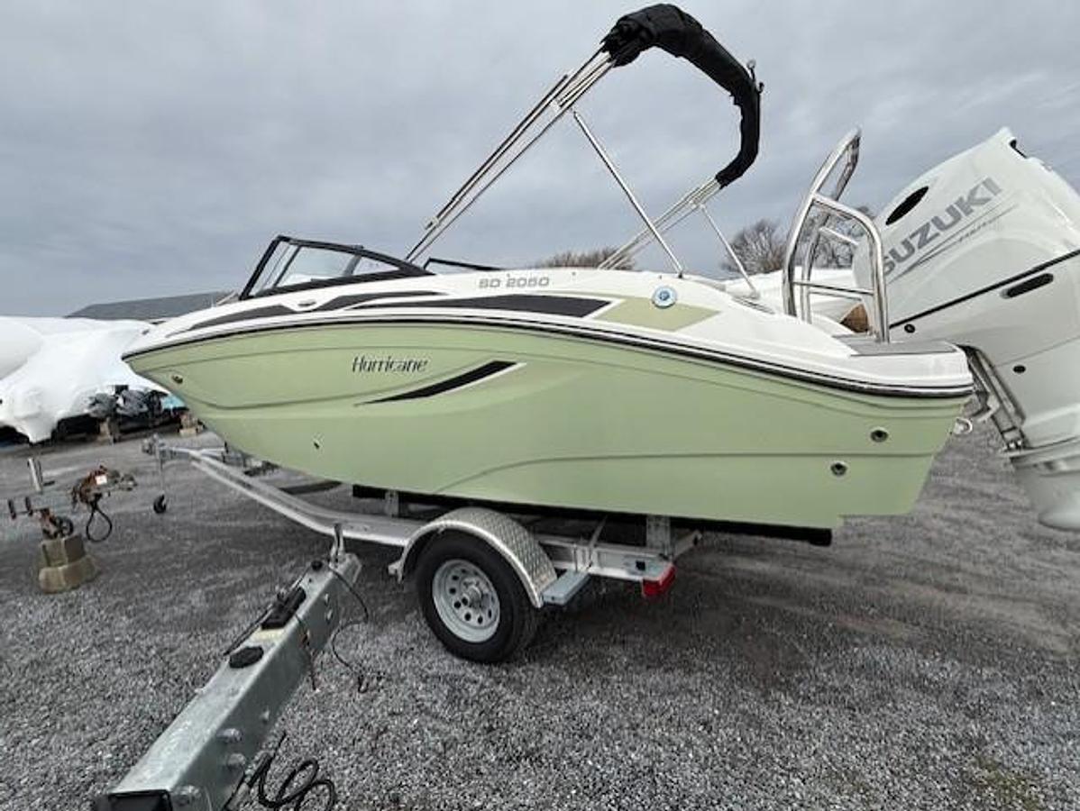 2026 Hurricane SunDeck 2050 OB
