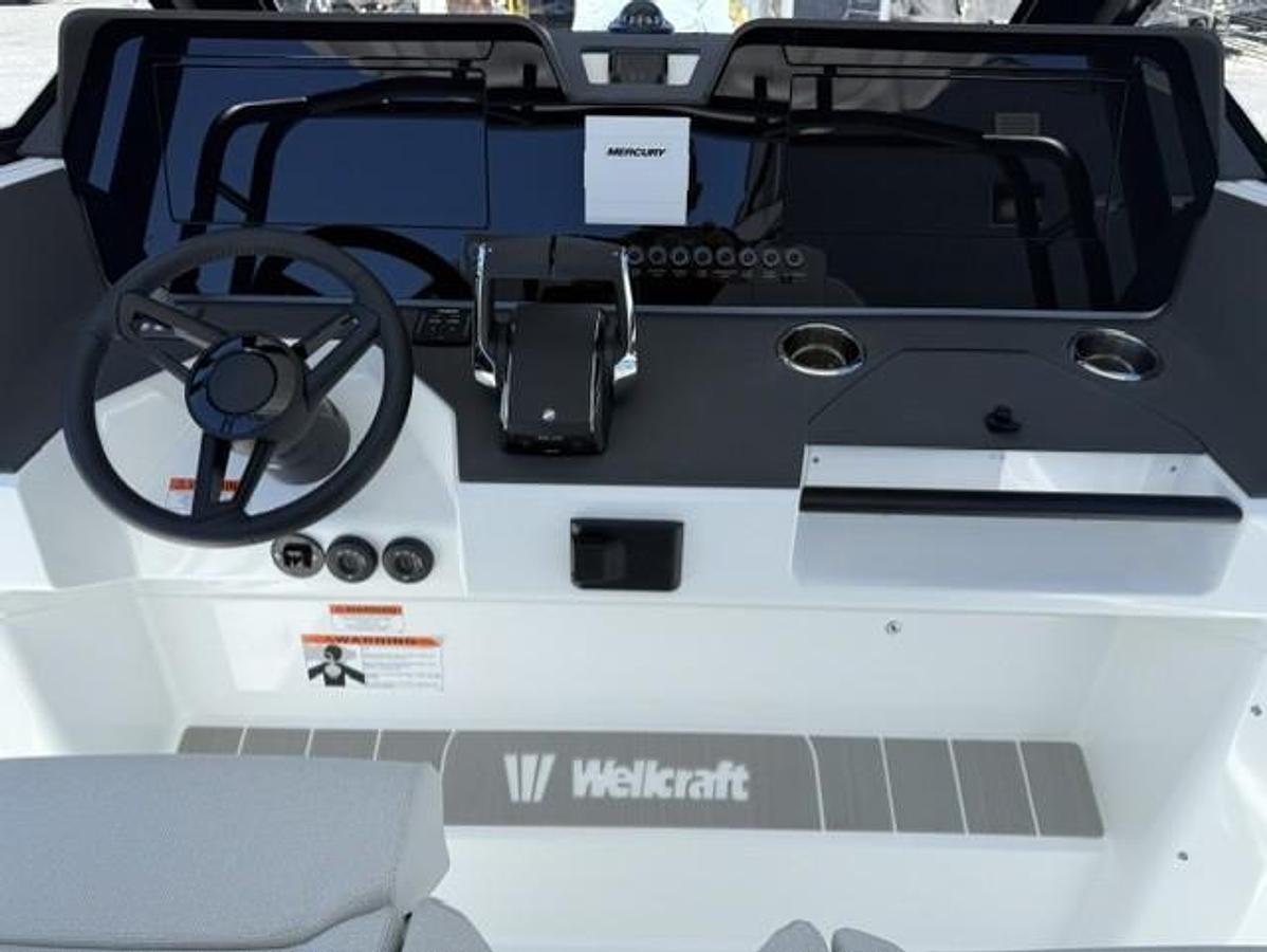 2027 Wellcraft 28 T-Top - Lounge