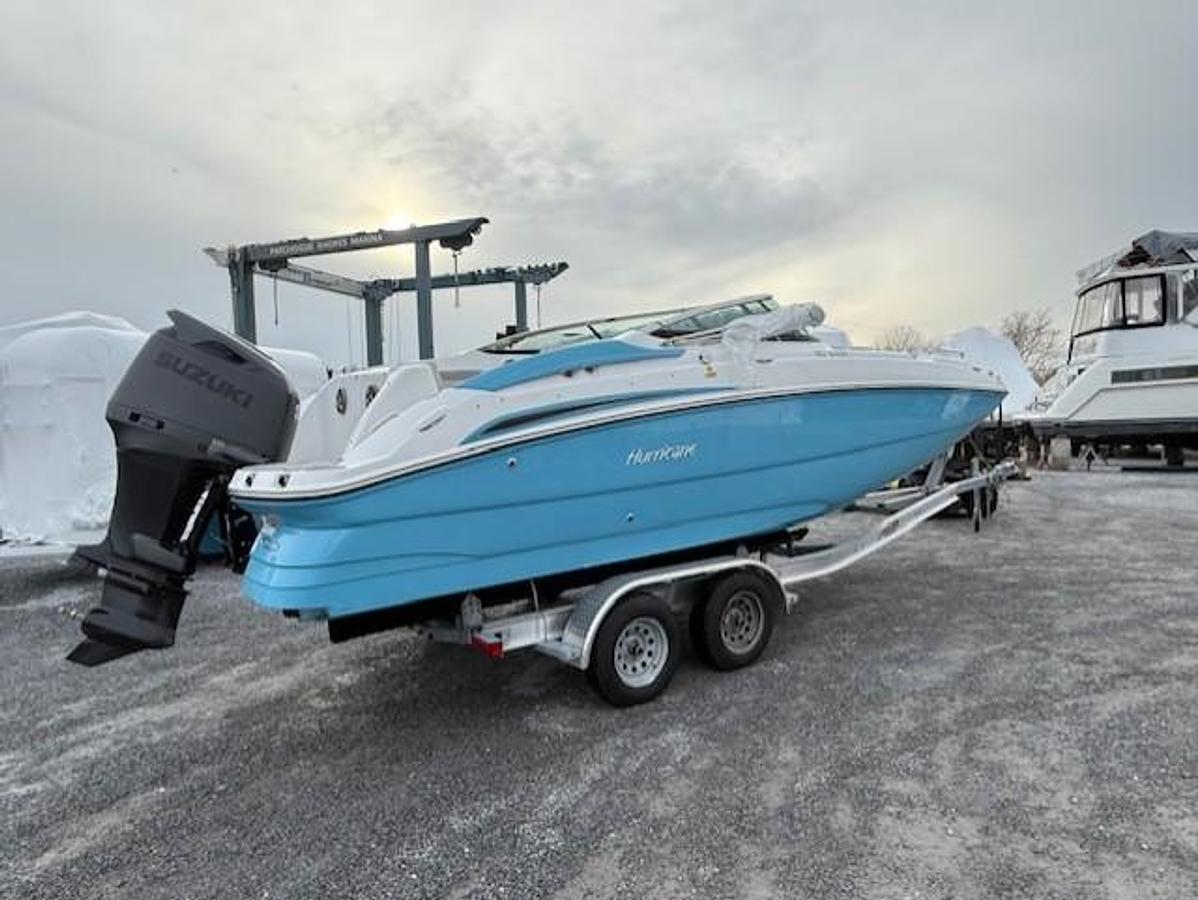 2026 Hurricane SunDeck 2400 OB
