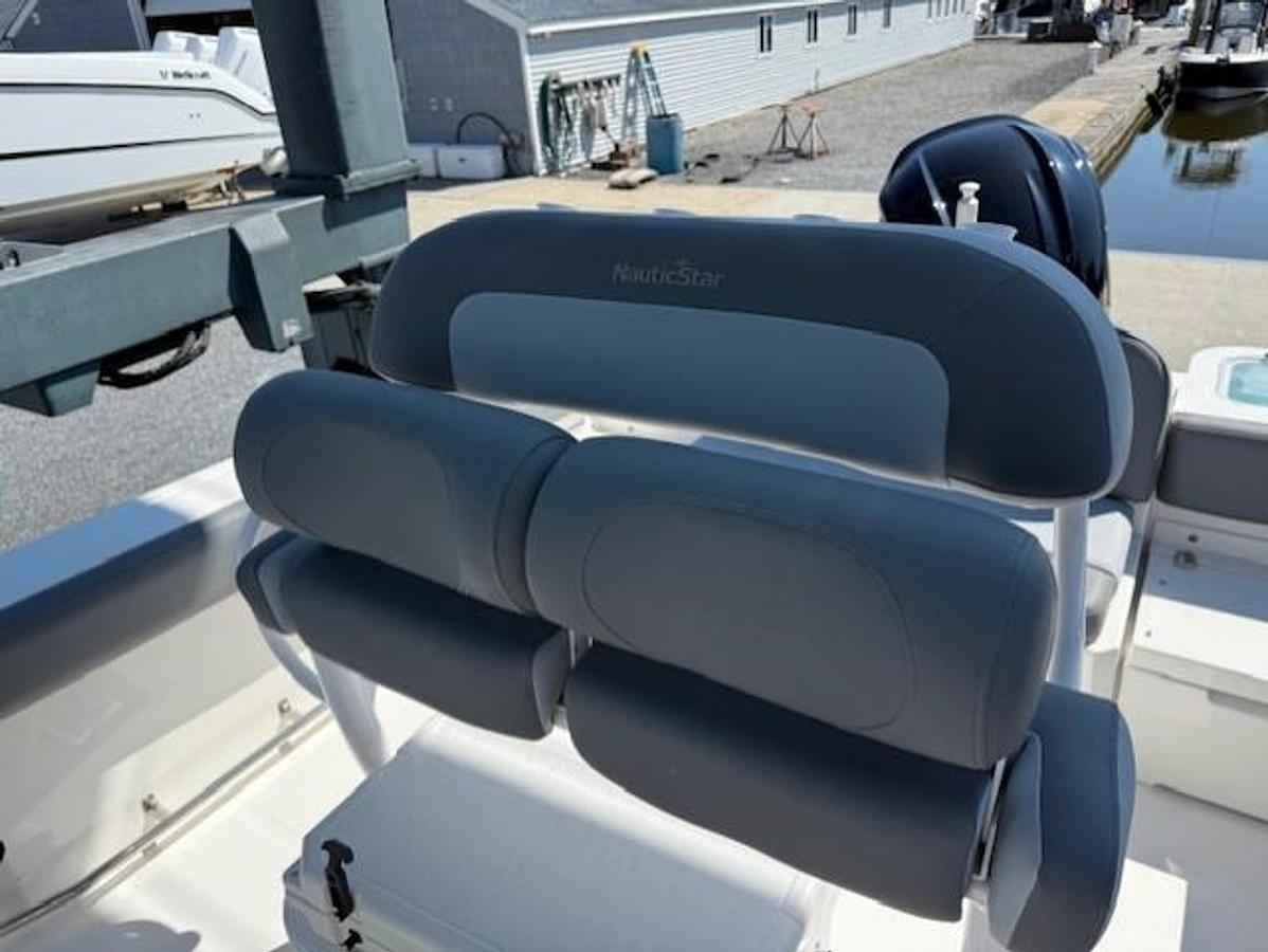 2023 NauticStar 242L Offshore