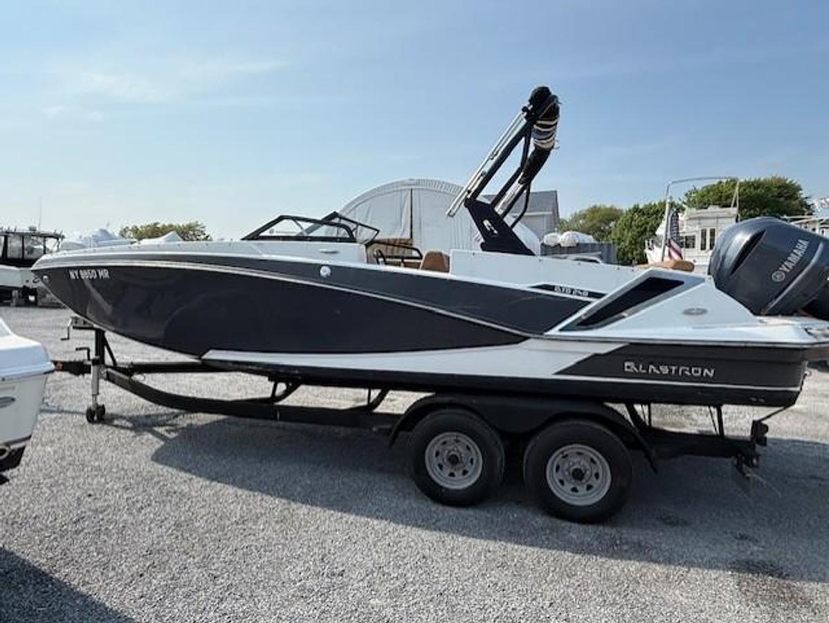 Used 2021 Glastron GTD 240