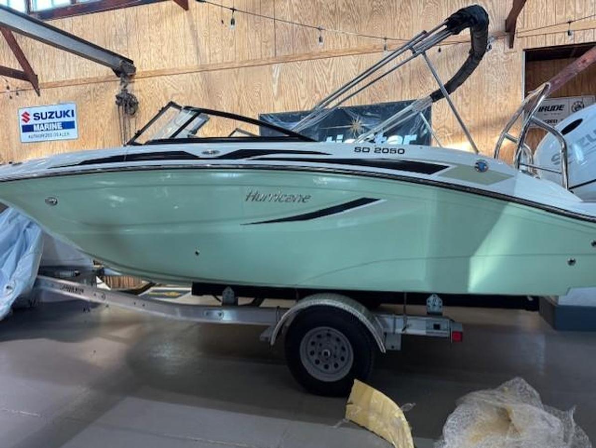2026 Hurricane SunDeck 2050 OB