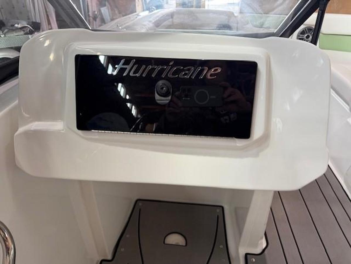 2026 Hurricane SunDeck 2050 OB