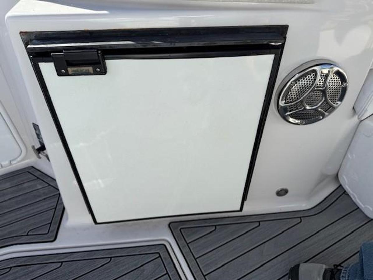 Used 2016 Glastron GS 289