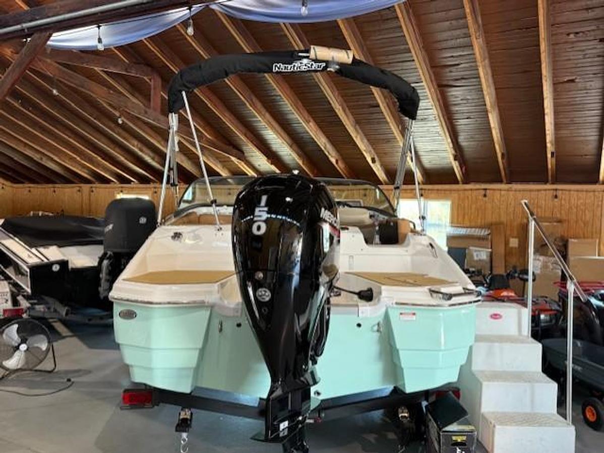 2023 NauticStar 203 DC Sport Deck Boat