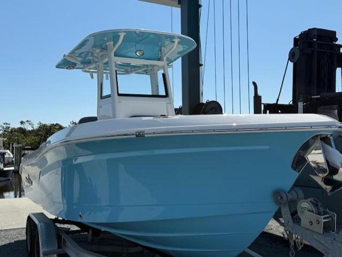 2023 NauticStar 242L Offshore