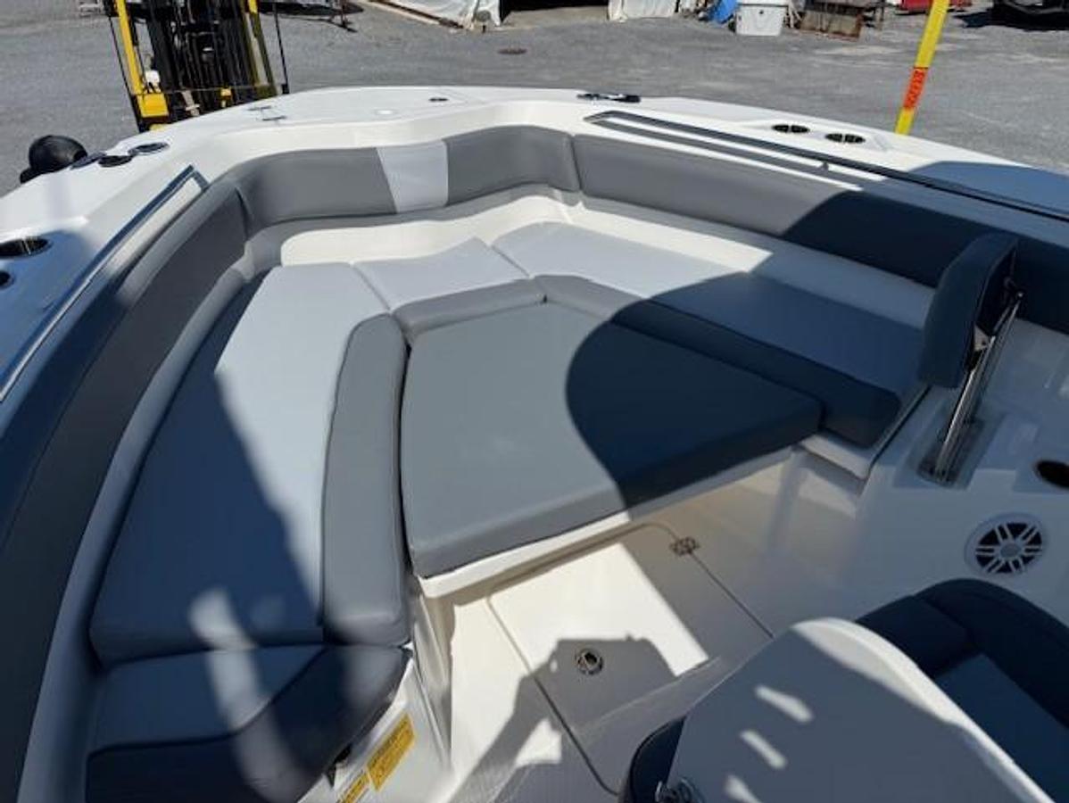 2023 NauticStar 242L Offshore